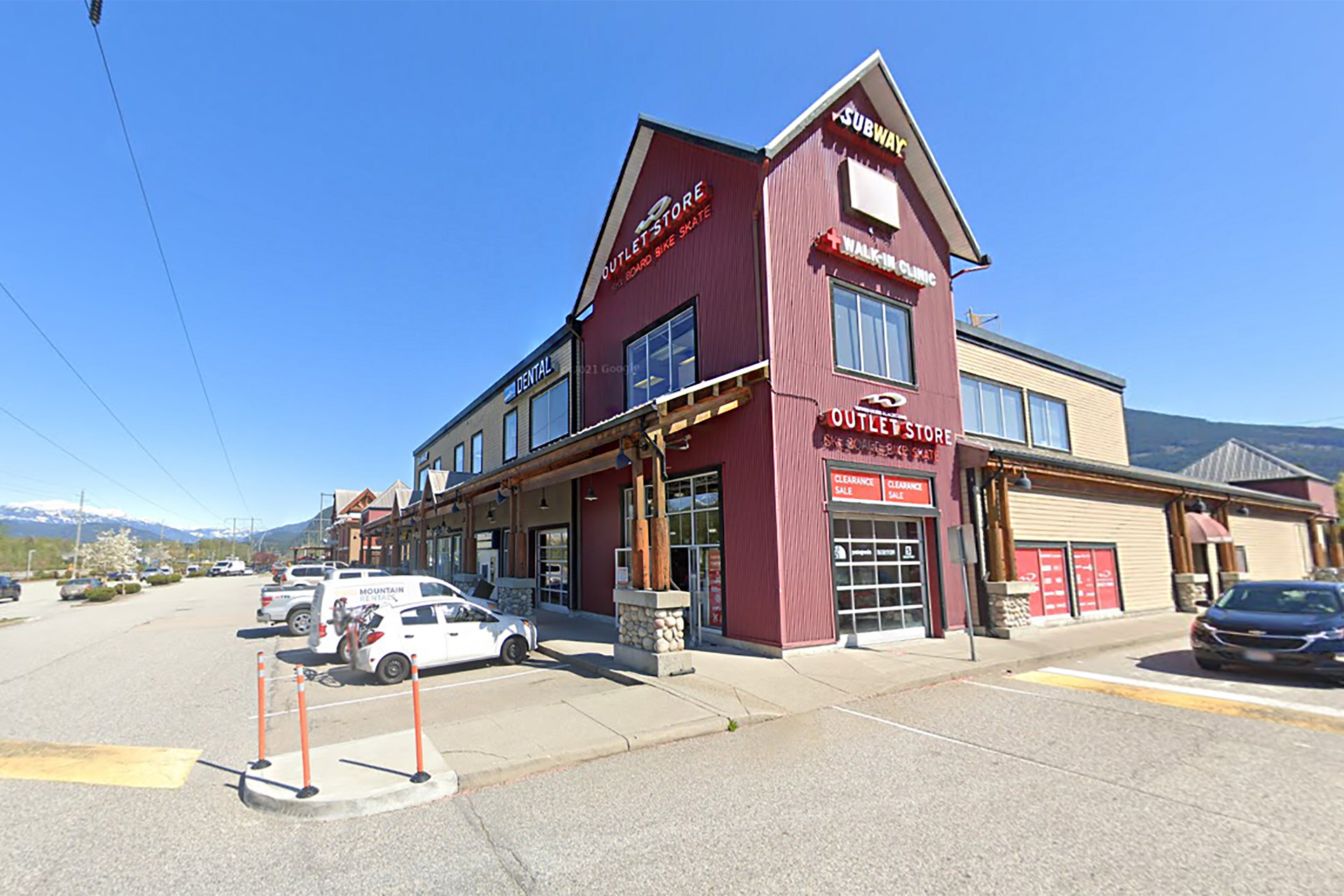 Freestanding retail plaza in Squamish