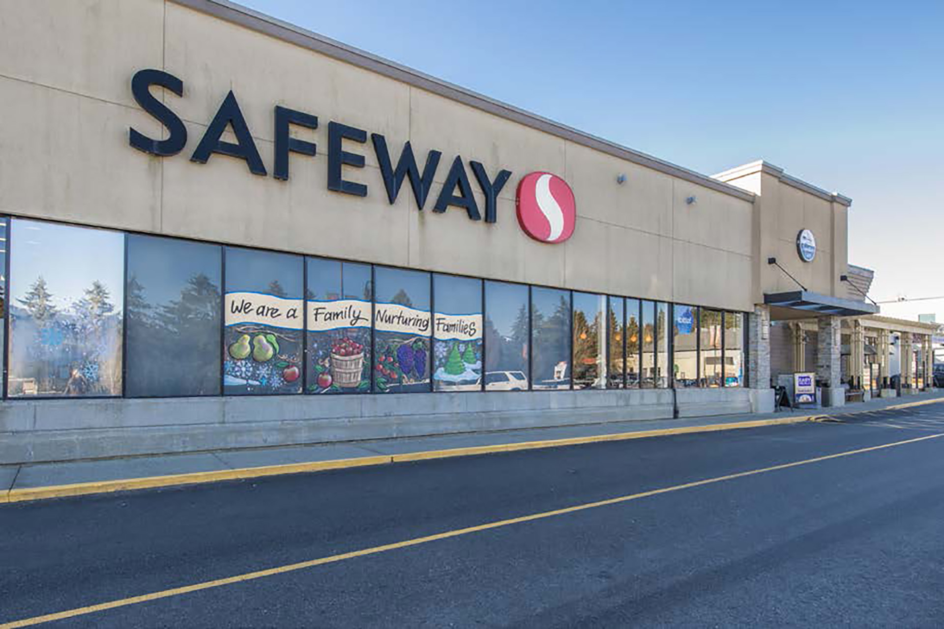 grocery anchored shopping centre