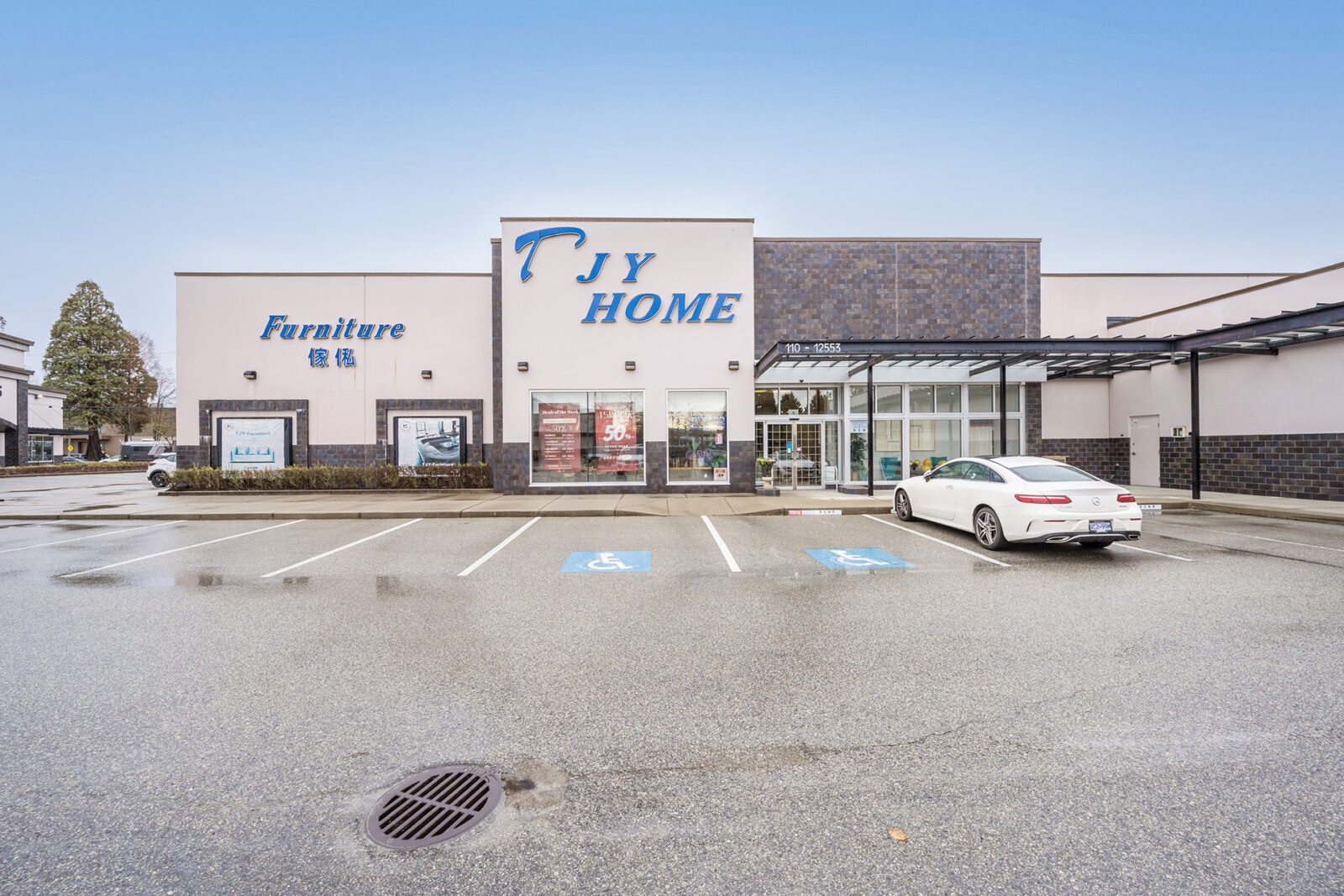 Retail for lease in Richmond