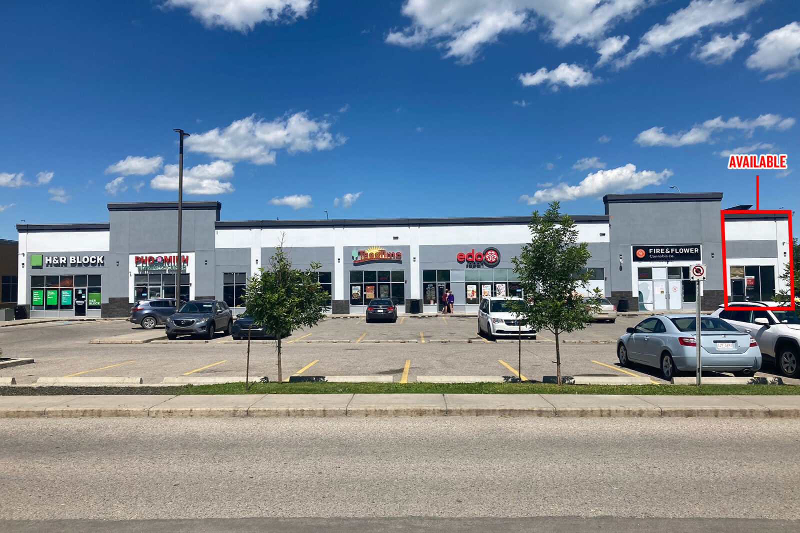 Retail for lease in Strathmore