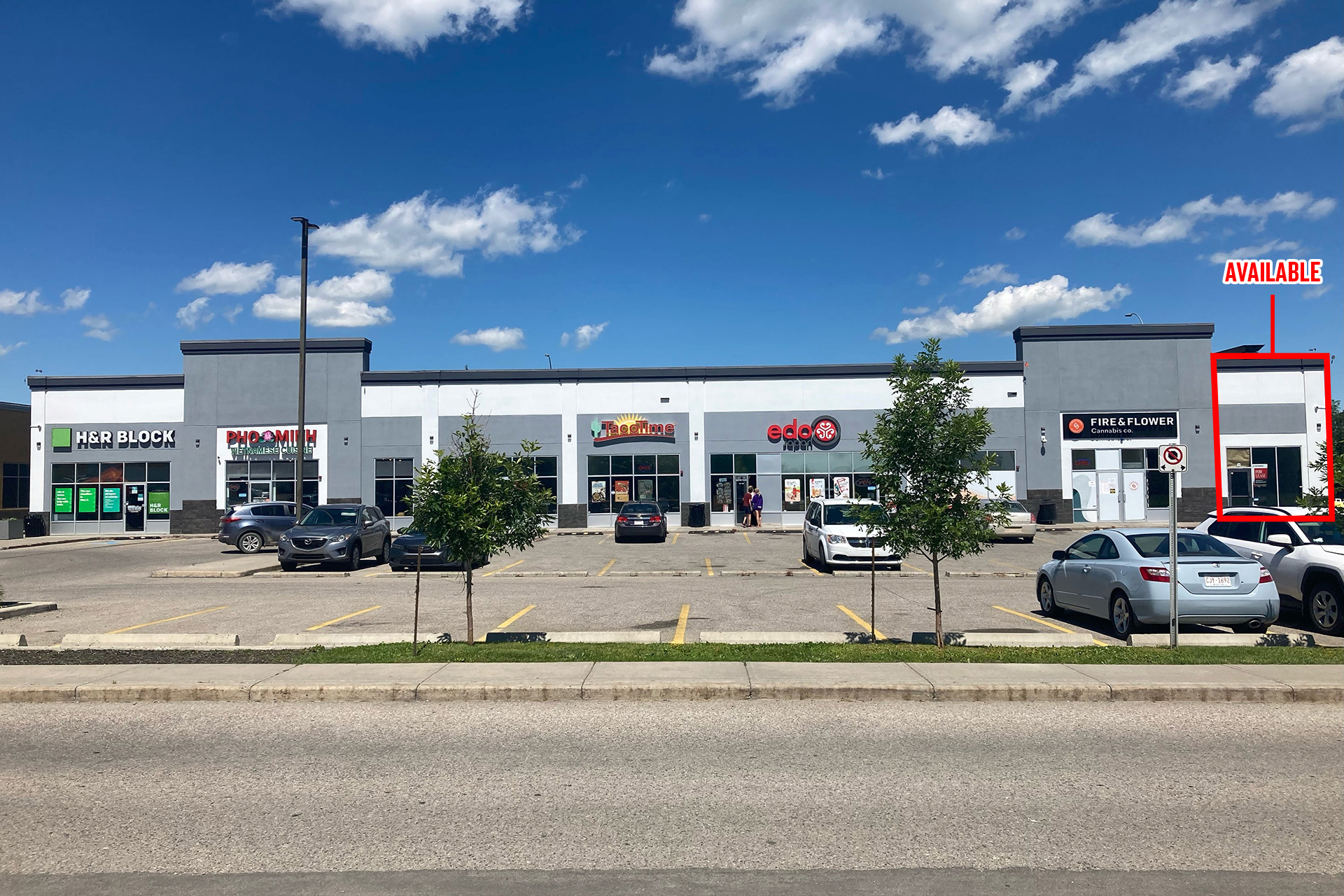 Retail for lease in Strathmore