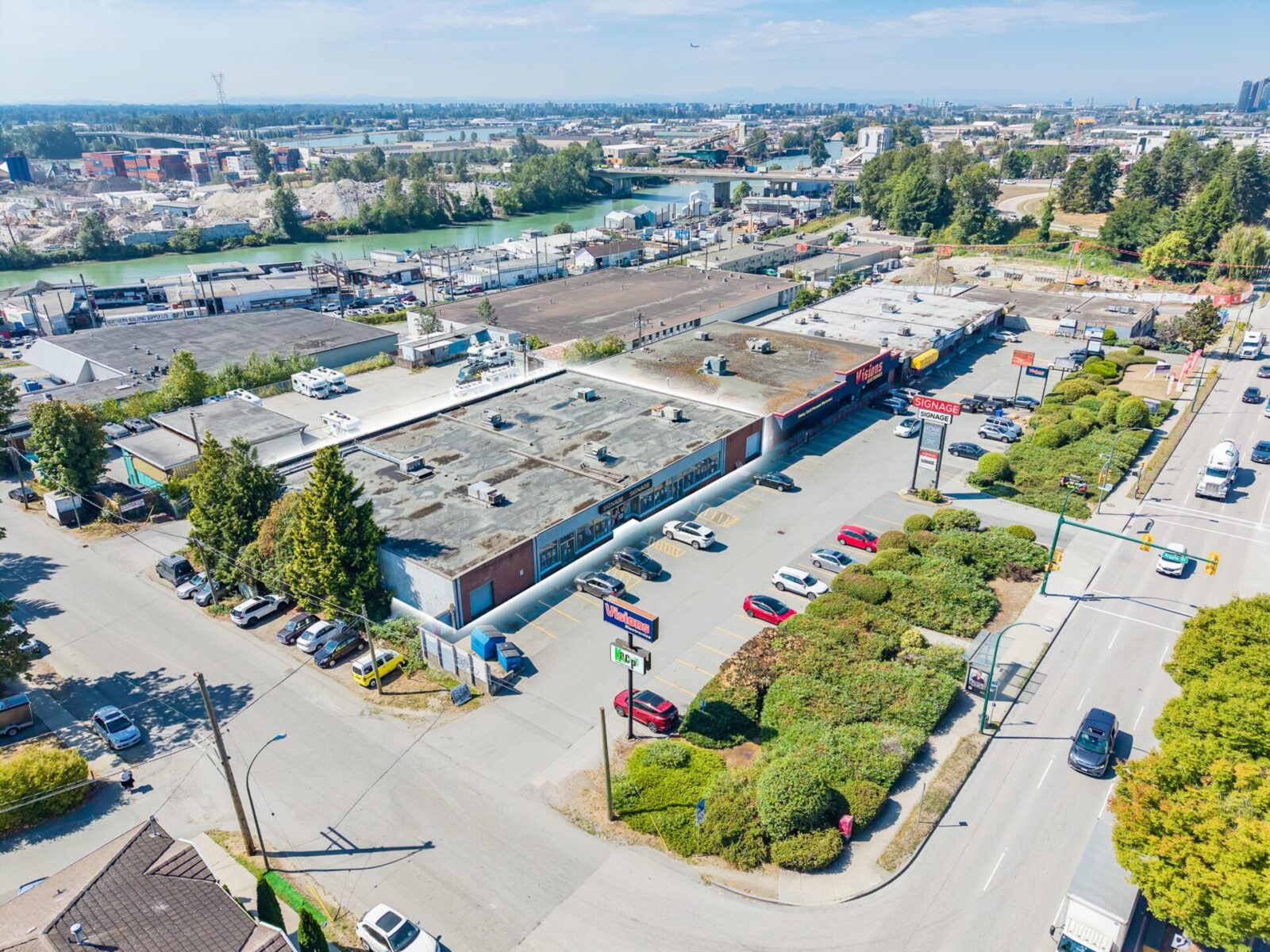 Large Format Retail For Lease in South Vancouver